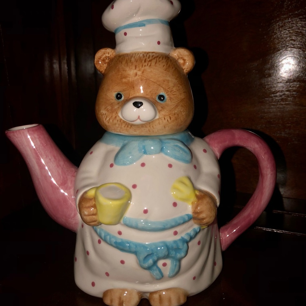 Vintage Bear teapot with matching tea creamer